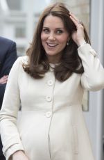 Pregnant KATE MIDDLETON at Pegasus Primary School in Oxford 03/06/2018