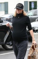 Pregnant KYM JOHNSON Shopping at Bristol Farms in Beverly Hills 03/20/2018