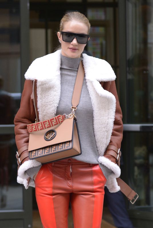 ROSIE HUNTINGTON-WHITELEY Leaves Crosby Hotel in New York 03/27/2018