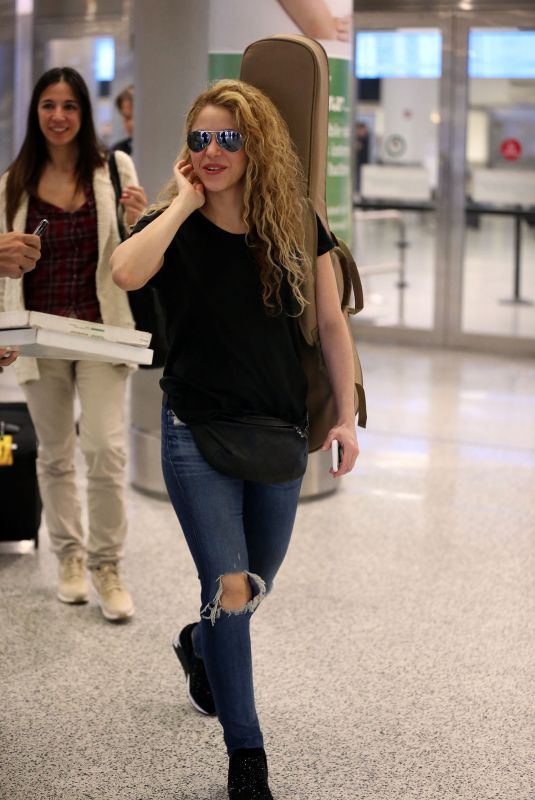 SHAKIRA Arrives at Airport in Miami 03/07/2018
