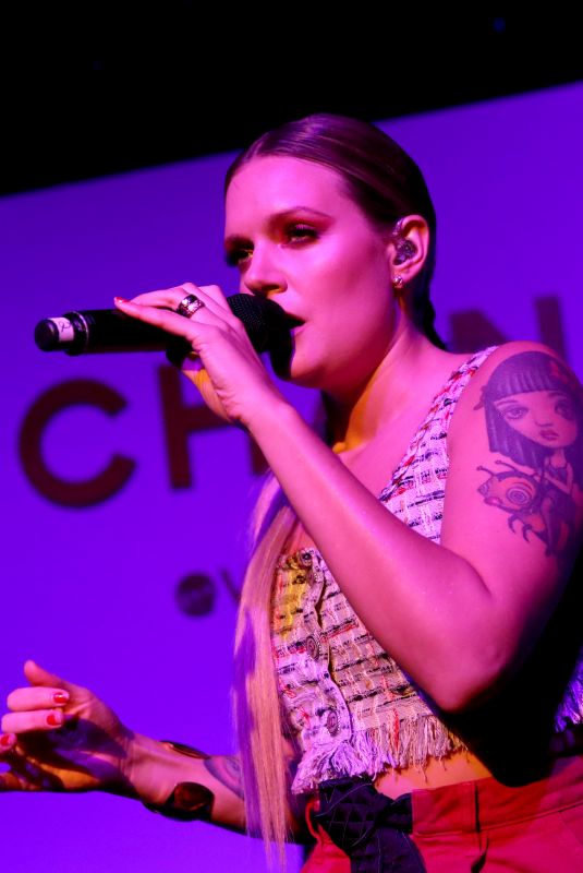 TOVE LO Performs at Chanel Pre-Oscars Event in Los Angeles 02/28/2018