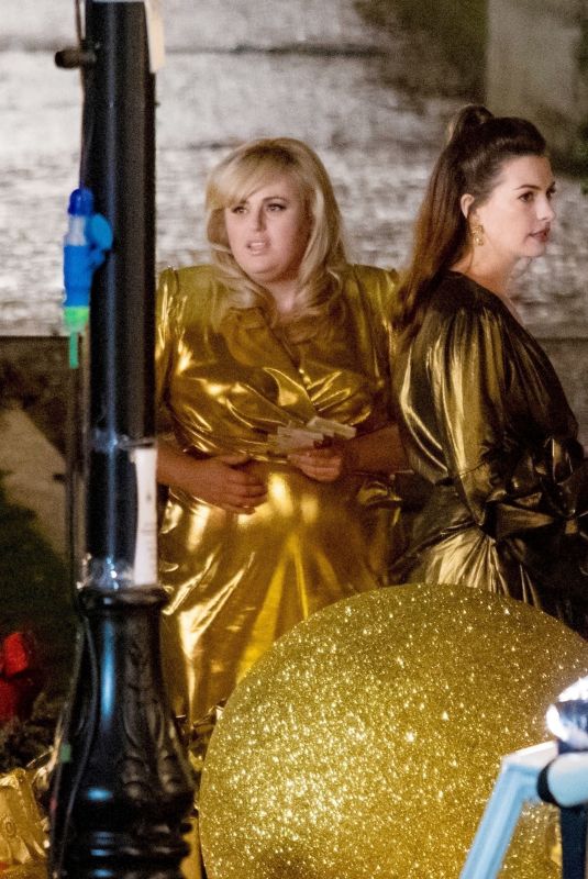 ANNE HATHAWAY and REBEL WILSON on the Set of THe Hustle in London 04/12/2018