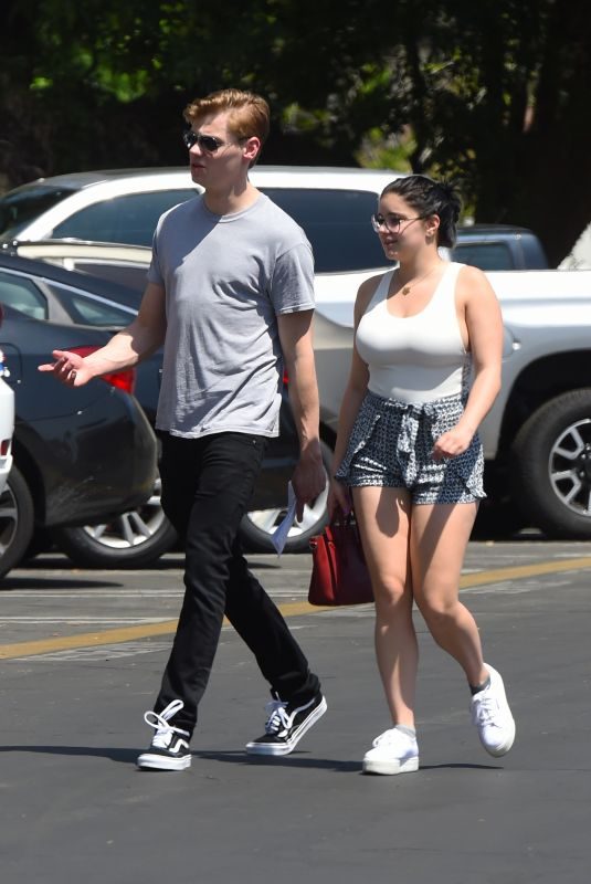 ARIEL WINTER and Levi Meaden Renew Their Driver Licenses in Los Angeles 04/25/2018