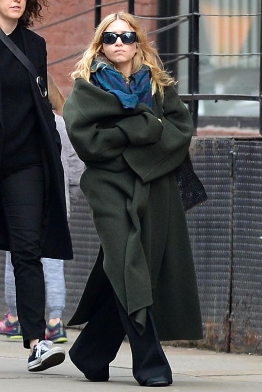 ASHLEY OLSEN Out and About in New York 04/01/2018