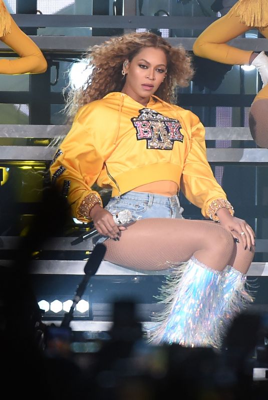 BEYONCE Performs at Coachella Valley Music and Arts Festival in Palm Springs 04/14/2018