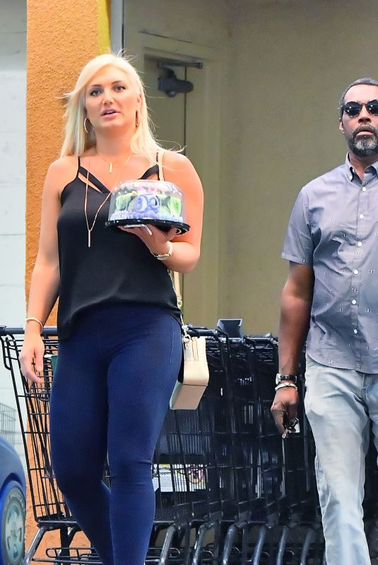 BROOKE HOGAN at Ralphs in Studio City 04/24/2018