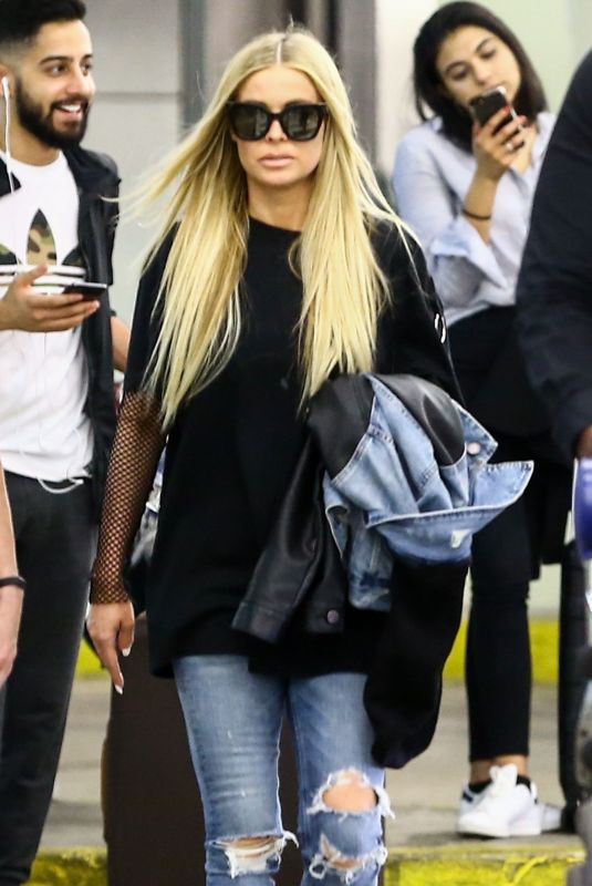 CARMEN ELECTRA Arrives at Airport in Miami 04/13/2018