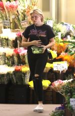 CHLOE MORETZ Shopping Grocery at Whole Foods in Los Angeles 04/12/2018