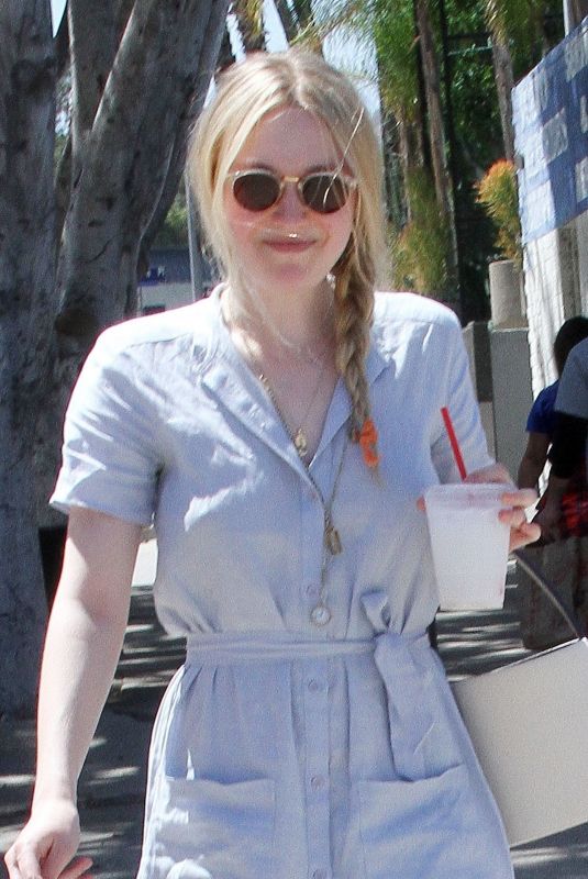 DAKOTA FANNING at Farmers Market in Studio City 04/22/2018