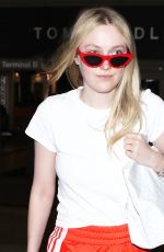 DAKOTA FANNING at Los Angeles International Airport 04/20/2018