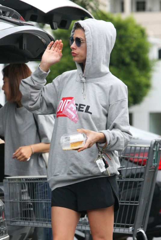 ELISABETTA CANALIS Shopping at Bristol Farms in West Hollywood 04/15/2018