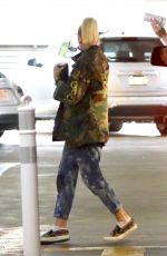 GWEN STEFANI Arrives at a Hospital in Los Angeles 04/06/2018