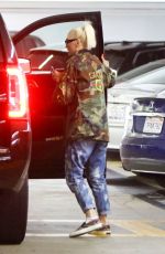 GWEN STEFANI Arrives at a Hospital in Los Angeles 04/06/2018