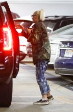 GWEN STEFANI Arrives at a Hospital in Los Angeles 04/06/2018