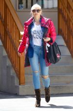 GWEN STEFANI Out for Breakfast in Los Angeles 04/12/2018