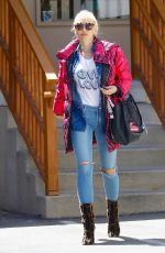 GWEN STEFANI Out for Breakfast in Los Angeles 04/12/2018