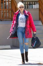 GWEN STEFANI Out for Breakfast in Los Angeles 04/12/2018