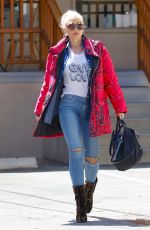 GWEN STEFANI Out for Breakfast in Los Angeles 04/12/2018