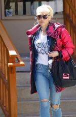 GWEN STEFANI Out for Breakfast in Los Angeles 04/12/2018