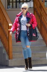 GWEN STEFANI Out for Breakfast in Los Angeles 04/12/2018