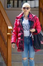 GWEN STEFANI Out for Breakfast in Los Angeles 04/12/2018