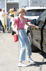 HAILEY BALDWIN Out for Lunch at Jon and Vinny