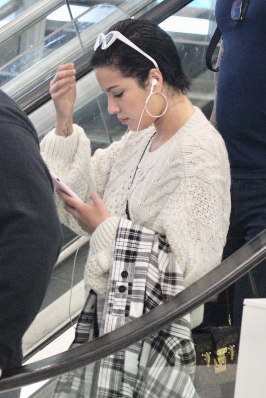HALSEY Arrives at Airport in Sydney 04/22/2018