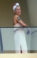 HALSEY on the Balcony on Her Hotel in Maui 04/03/2018 