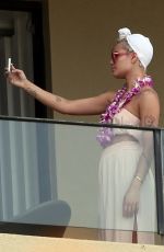 HALSEY on the Balcony on Her Hotel in Maui 04/03/2018 