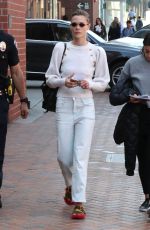 JAIME KING Attacker Smashes Her Car Windows in Los Angeles 04/04/2018