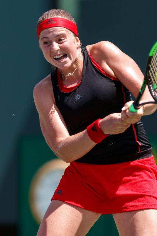 JELENA OSTAPENKO at 2018 Miami Open Final in Key Biscayne 03/31/2018