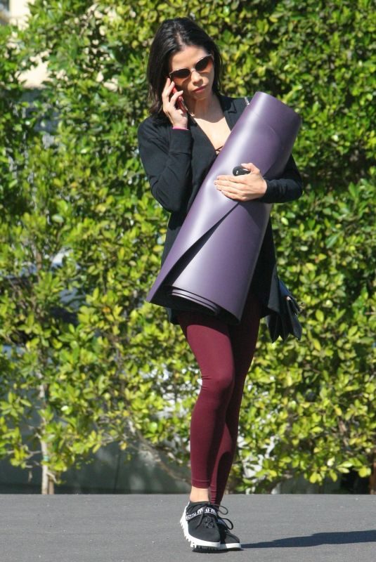 JENNA DEWAN Heading to a Yoga Class in Los Angeles 04/11/2018