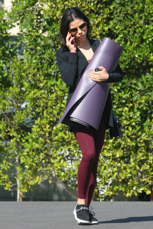 JENNA DEWAN Heading to a Yoga Class in Los Angeles 04/11/2018