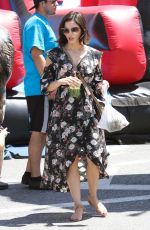 JENNA DEWAN Shopping at Farmer
