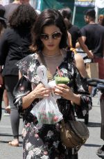 JENNA DEWAN Shopping at Farmer