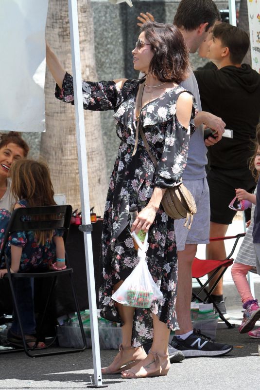 JENNA DEWAN Shopping at Farmer
