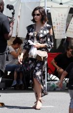 JENNA DEWAN Shopping at Farmer