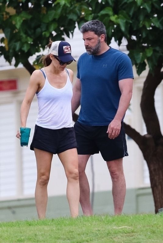 JENNIFER GARNER and Ben Affleck Out in Hawaii 04/02/2018