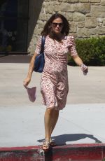 JENNIFER GARNER Leaves a Church in Pacific Palisades 04/08/2018