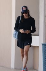 JENNIFER GARNER Out and About in Honolulu 03/30/2018