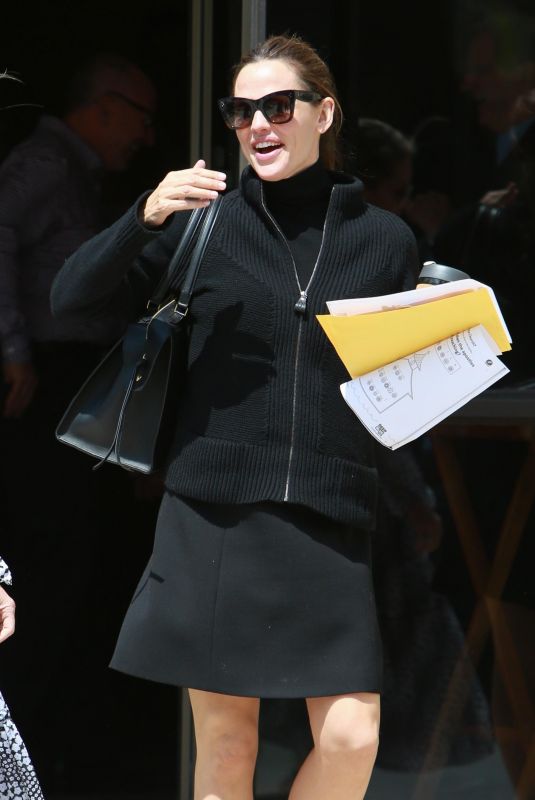 JENNINFER GARNER Leaves Church Services in Los Angeles 04/29/2018