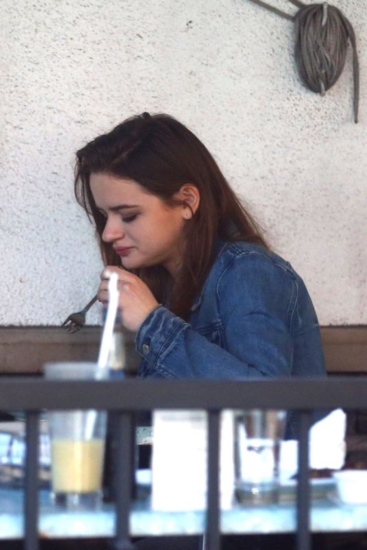 JOEY KING Out for Lunch at Hugo