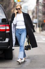 KARLIE KLOSS Arrives to Her Home in New York 04/11/2018