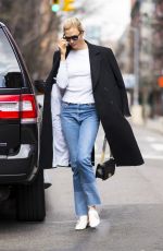 KARLIE KLOSS Arrives to Her Home in New York 04/11/2018