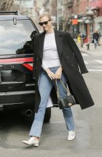 KARLIE KLOSS Arrives to Her Home in New York 04/11/2018