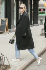KARLIE KLOSS Arrives to Her Home in New York 04/11/2018