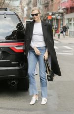 KARLIE KLOSS Arrives to Her Home in New York 04/11/2018