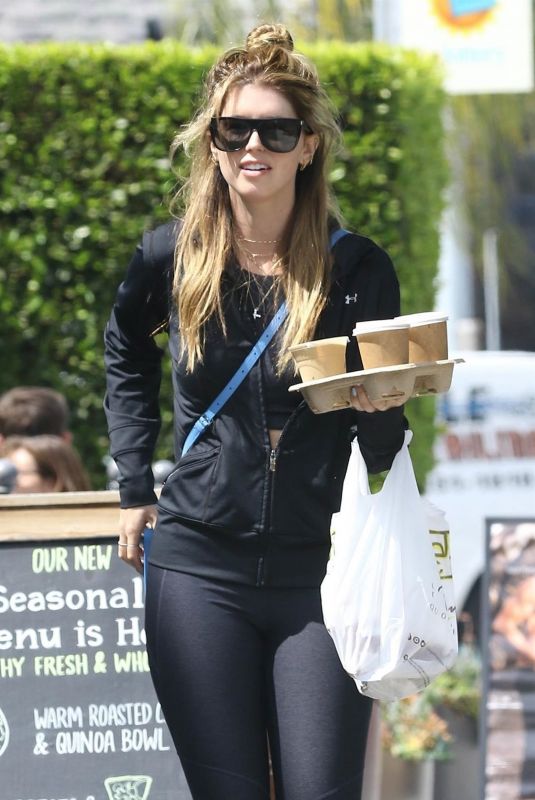 KATHERINE SCHWARZENEGGER Out for Coffee in Brentwood 03/31/2018