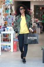 KELLY ROWLAND Shopping at Kitross Kids in West Hollywood 04/19/2018