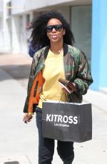 KELLY ROWLAND Shopping at Kitross Kids in West Hollywood 04/19/2018